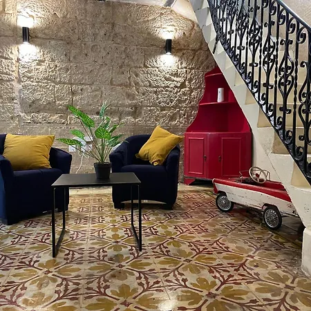 Entire In With A Cellar! Apartamento