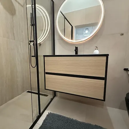 Апартаменты Entire In With A Cellar!